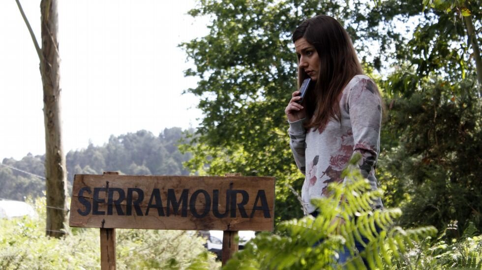 Серрамура.  На фото Алекс, племянница сержанта полиции Марги Нейра