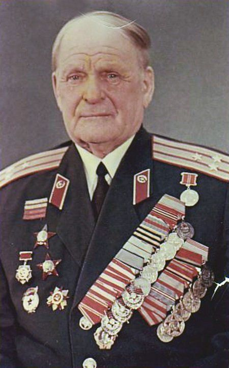 Сережа алешков герой фото Я видел, как в скирде прячутся двое, у них рация". История самого маленького сол