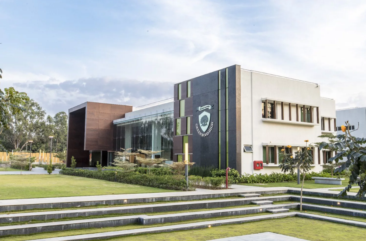 Greenwood High School на данный момент.