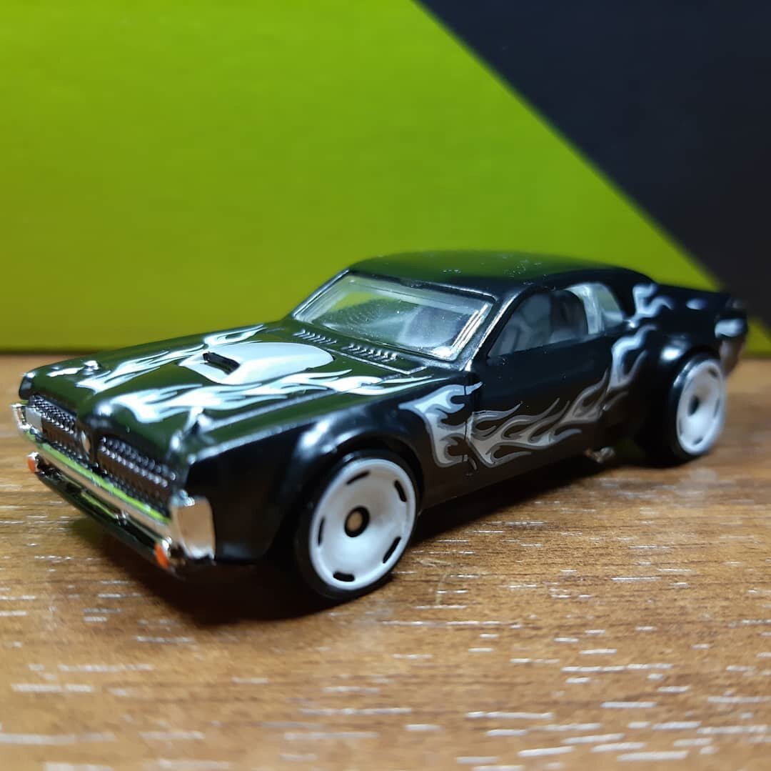 Всем привет. Сегодня хочу Вам показать автомобиль из моей коллекции. Hot Wheels 1968 Mercury Cougar серия HW Flames 2/10. Год выпуска модели 2013 года. Автомобиль в кузове купе. Кузов машинки верхняя часть металл. Нижняя пластик. Данная модель была доработана. Передняя часть. Решетка радиатора в черный и вставка в хром. В бампера решетка в черный цвет. Значок в хром.  Поворотники в оранжевый. На капоте замки в хром. Боковая часть кузова. Спойлер в черный. Нижняя часть бампера в черный. Рамка возле номеров в черный. Ручки в хром. Задние фонари в красный . Глушитель в черный.  После не больших доработок машина стала гораздо лучше выглядеть. Если Вам не сложно поставьте лайк и обязательно подпишитесь на канал. Оставляйте Ваши комментарии. Интересно узнать Ваше мнение. Напишите если у Вас такая машина и в каком цвете. Я постараюсь для Вас делать интересный контент. Спасибо