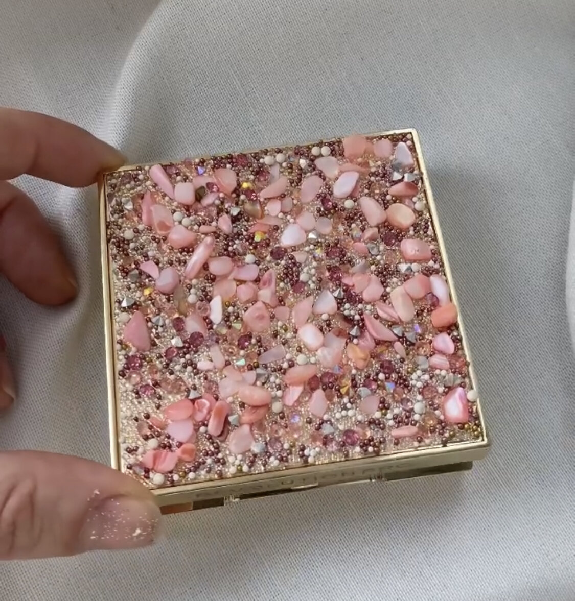 Палетка теней Ultimate Eye Look от Revolution Pro, оттенок Quartz Crush