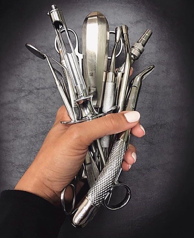  Затем мы ставим брекеты и начинаем готовить положение зубов к операции.