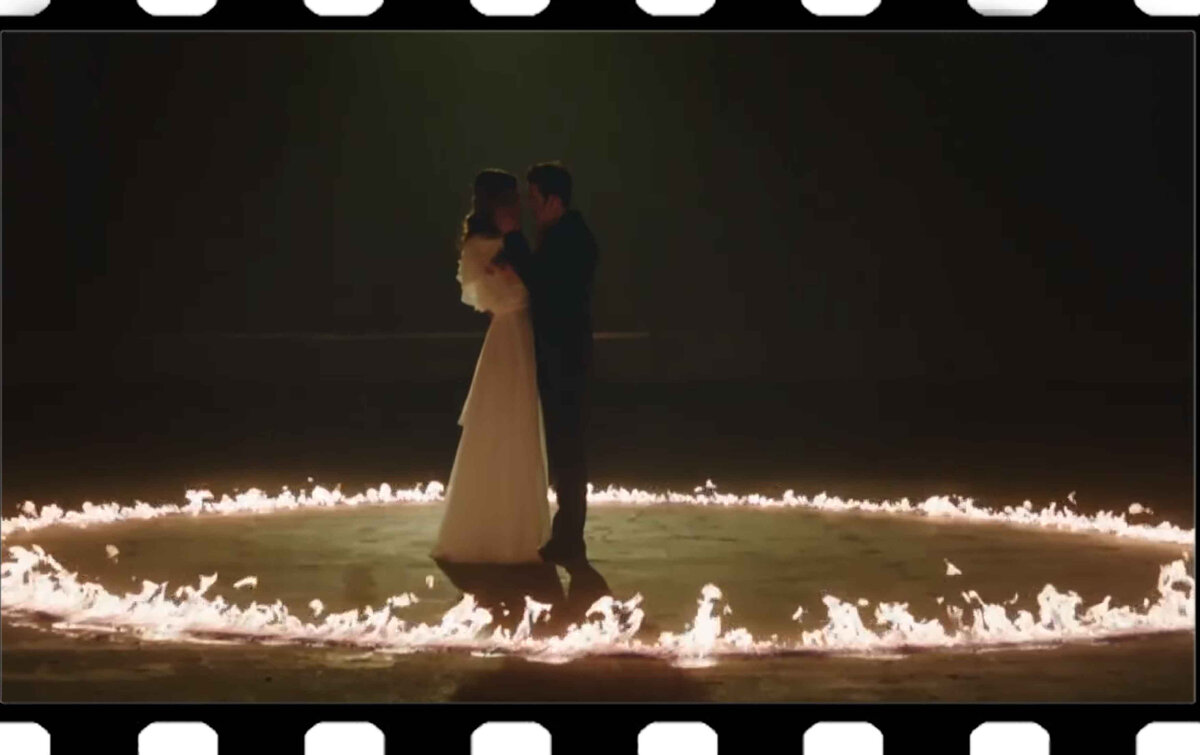 Творческий перевод песни "Sen Beni Öldürüyorsun" ("Ты меня убиваешь") из сериала "Черно-белая любовь". Эта песня звучит в 12 серии, когда Намык решает избавиться от Аслы.  Песня спета известной турецкой певицей Назан Ончель, которая также является автором песен турецких исполнителей, таких как Таркан.