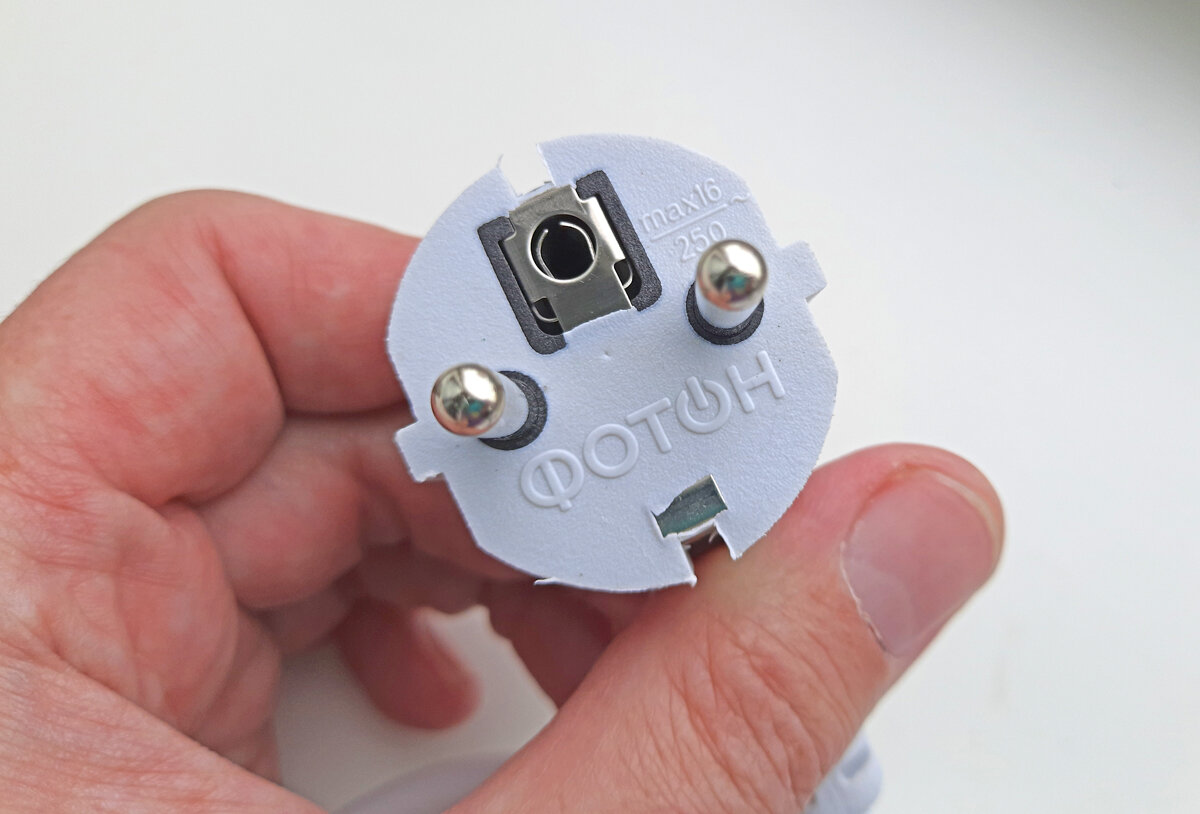 Вилка на 16 Ампер и вилка на 10 Ампер