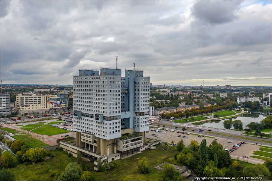 Калининградский заброшенный небоскреб-урод, который власти хотят снести, а жители против10
