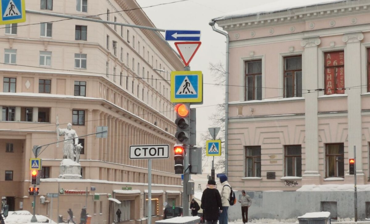 Два разномастных соседа