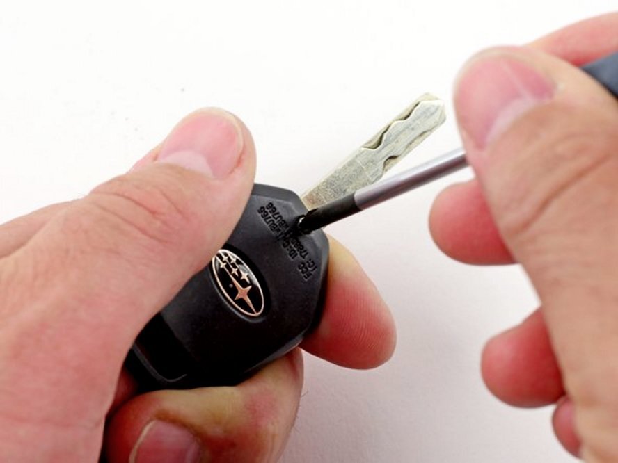 Key battery. Брелок болгарка. Car Key FOB Repair. Key FOB Repair service. Car Key FOB button Repair.