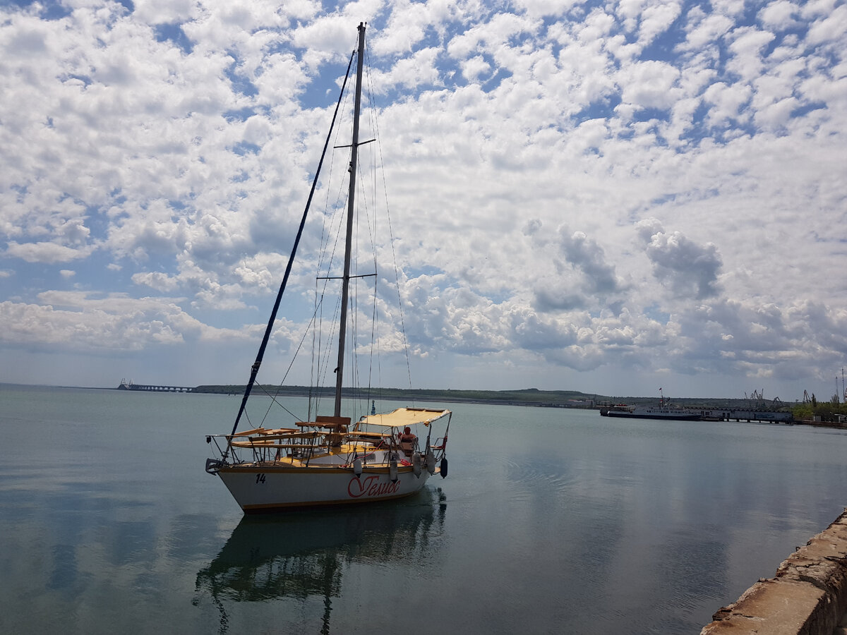 Разбавлю много букв видами моря - все же канал о Крыме.  Фото автора. 