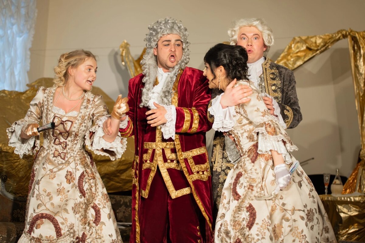 Валерия Лимонова(мадемуазель Зильберкланг), Леонид Шувалов(диркетор Франк), Ивета Симонян(мадам Херц), Иван Горин (комик Буфф)