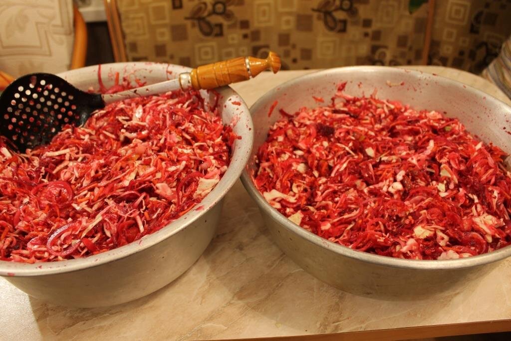 Приготовление борща в банках