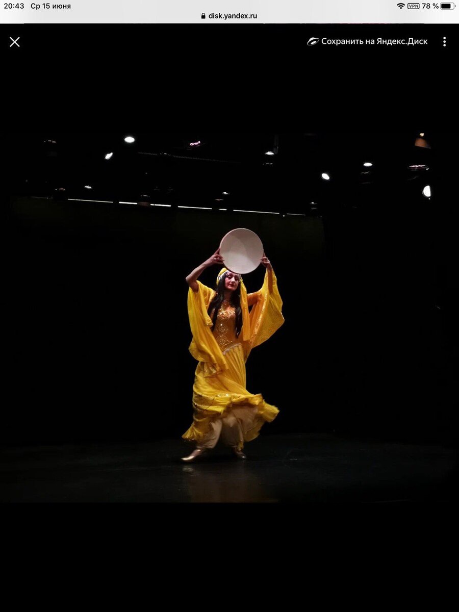 Анжела Расторгуева исполняет танец "Эдерлези" на концерте "С бубном и гитарой". Московский музыкальный театр для детей и молодёжи "Экспромт", 11 июня 2022 г.