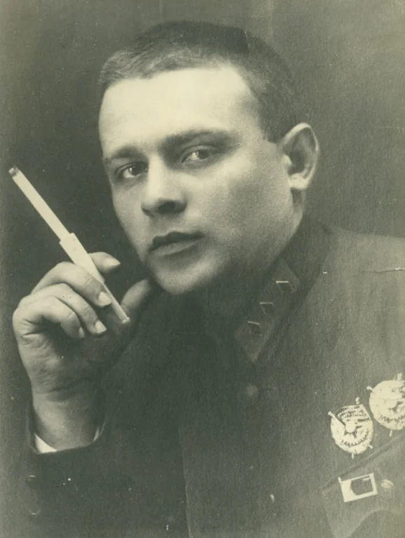 Вита́лий Ма́ркович Примако́в (18 [30] декабря 1897; местечко Семёновка Черниговской губернии — 12 июня 1937, Москва) — советский военачальник, в Гражданскую войну — командир украинского Червоного казачества; комкор (1935).