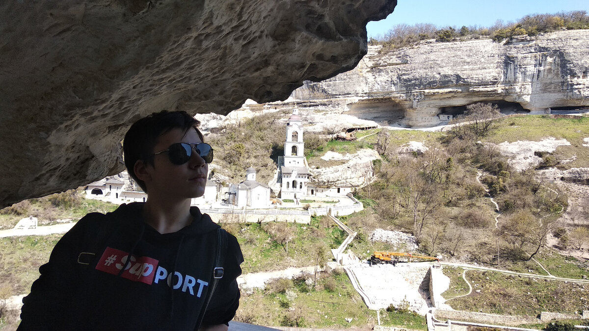 Живописные скалы с монастырями под Бахчисараем. 2019