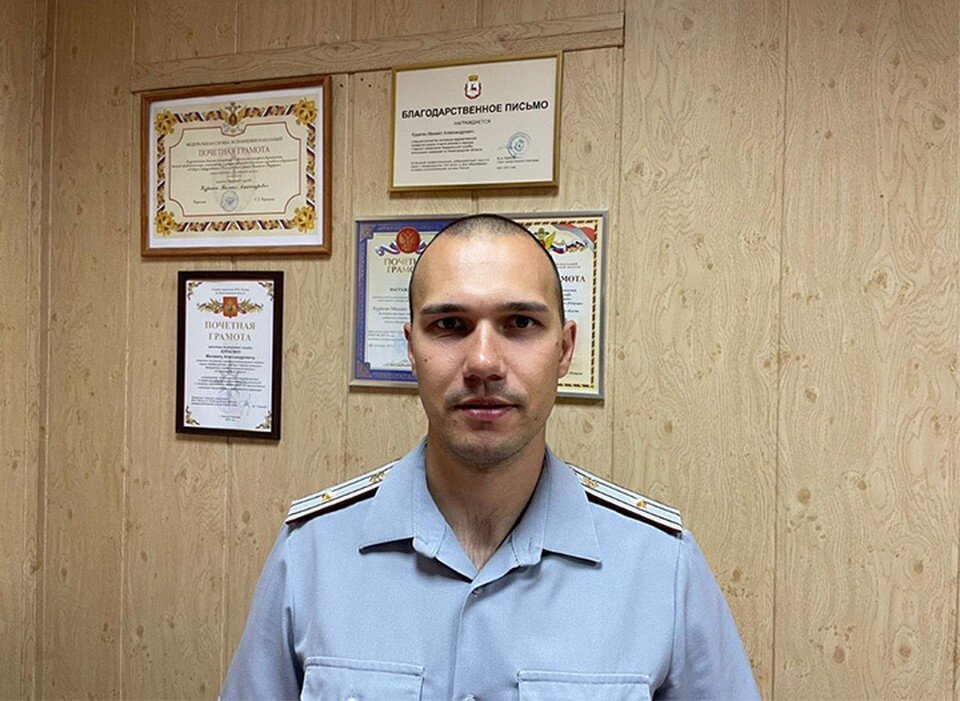     Нижегородец Михаил Курагин отстоял горящий дом многодетной семьи.  ГУ МЧС по Нижегородской области