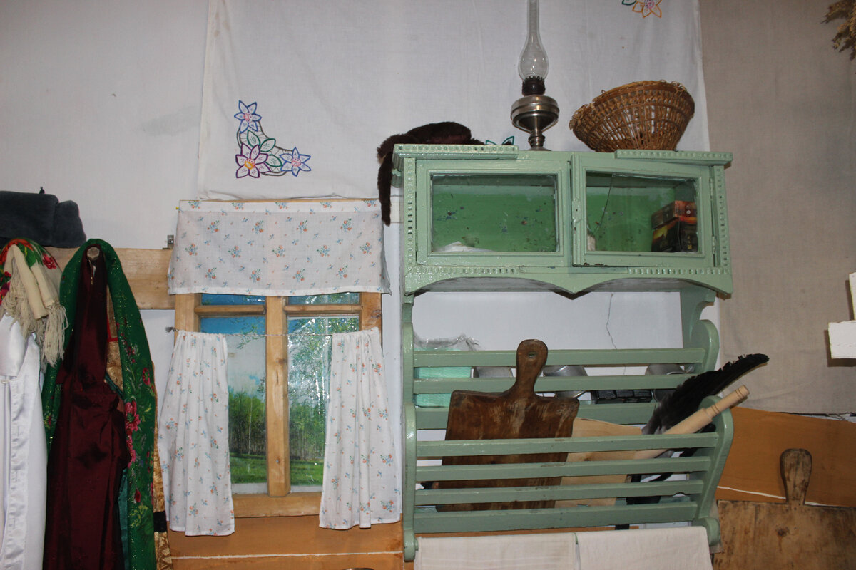 Фрагмент библиотечной коми избы