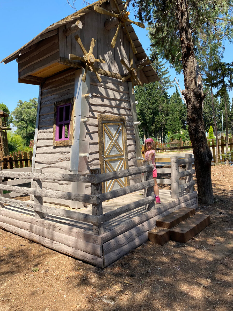 Мельница, лесная библиотека Докума парк