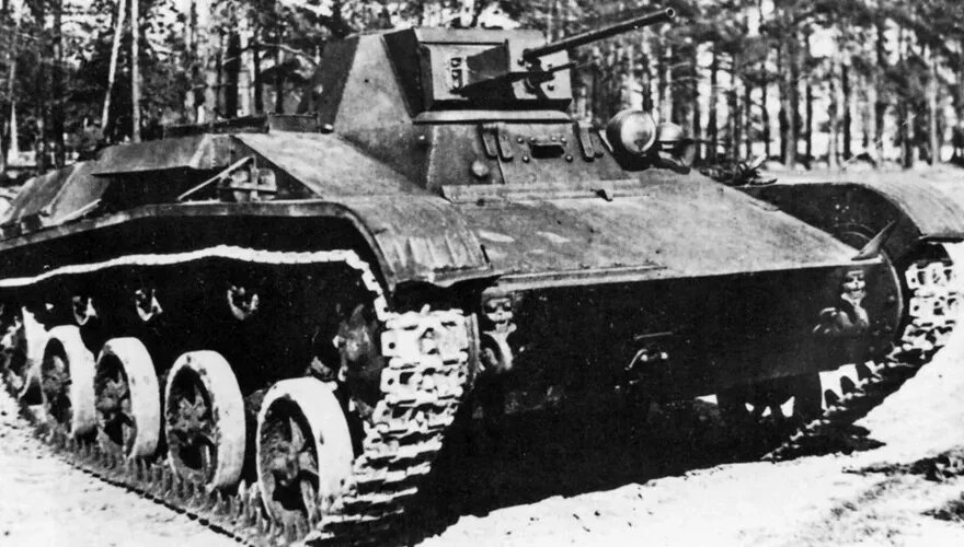 Советский танк Т-60 с орудием 20 мм.