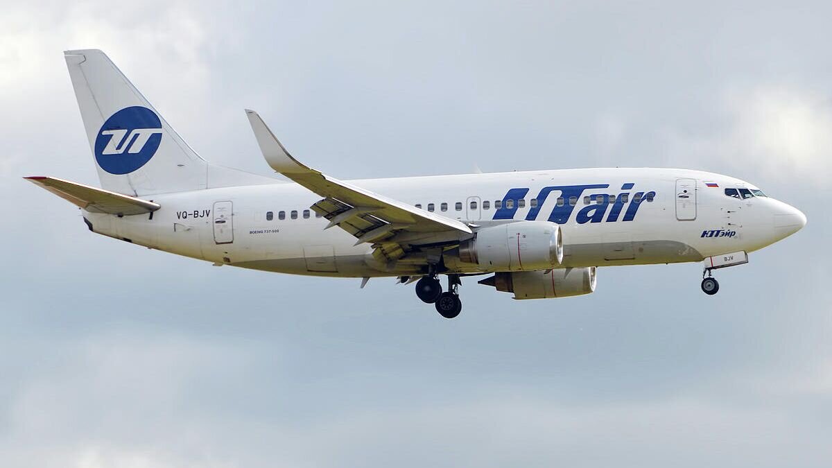    Самолет Boeing 737-524 авиакомпании "ЮТэйр"CC BY 2.0 / Anna Zvereva / UTair Boeing 737-524