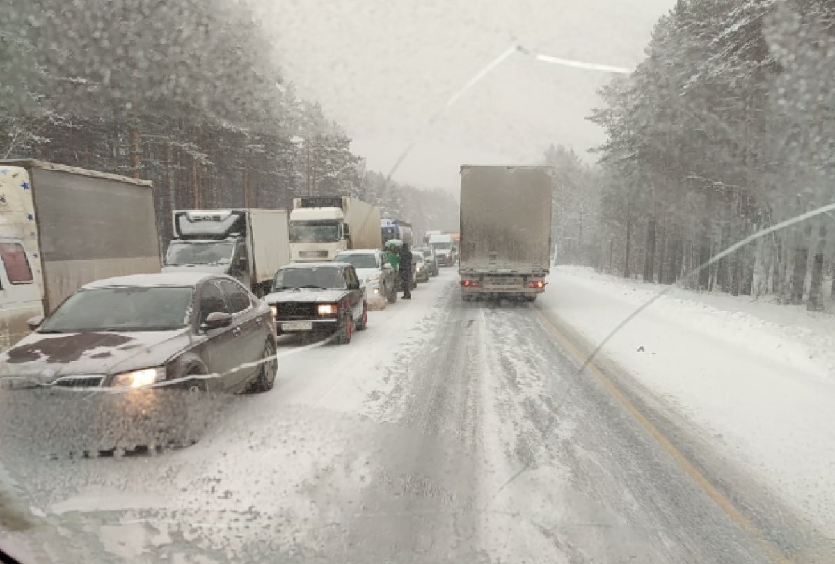 трасса м5 миасс пробки. снегопад трасса м 5. трасса м5 уфа челябинск. трасса м5 уреньга сейчас. снег по м5.