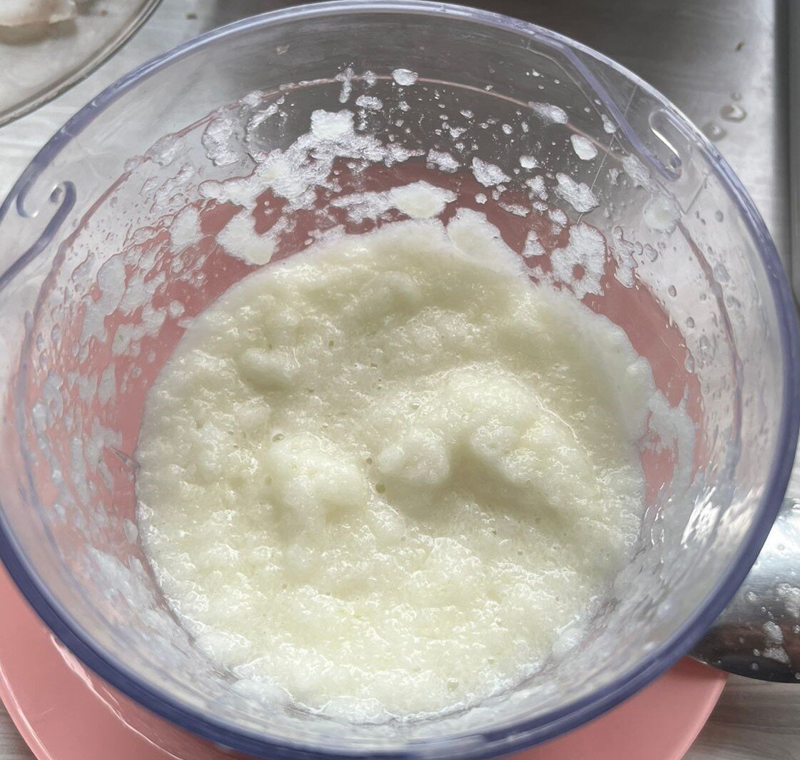 Лук и чеснок для маринада перебиваем в пюре