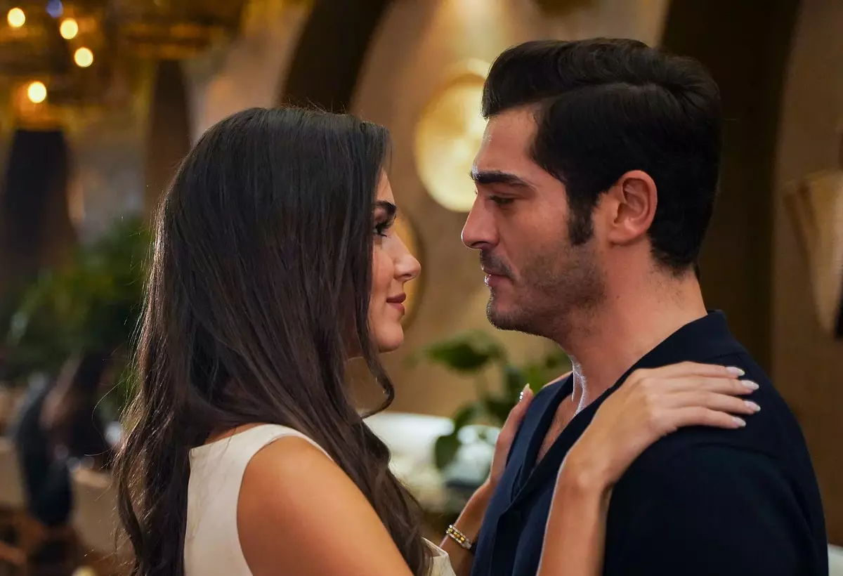 Фуркан андыч сладкая месть. Сериал другая жизнь 2022. Айнур турецкий сериал. Разум месть турецкий сериал. Сериал столкновение о чем.