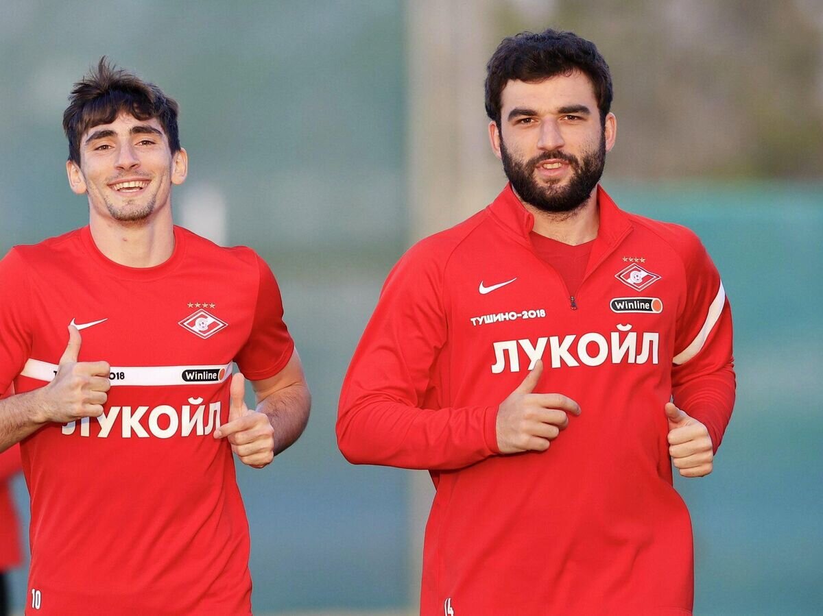    Игроки "Спартака" Зелимхан Бакаев и Георгий Джикия (слева направо)© официальный твиттер ФК "Спартак"