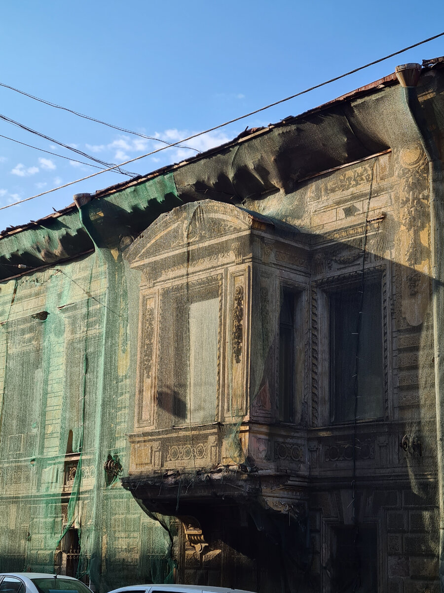 Фото: Парадная гостья