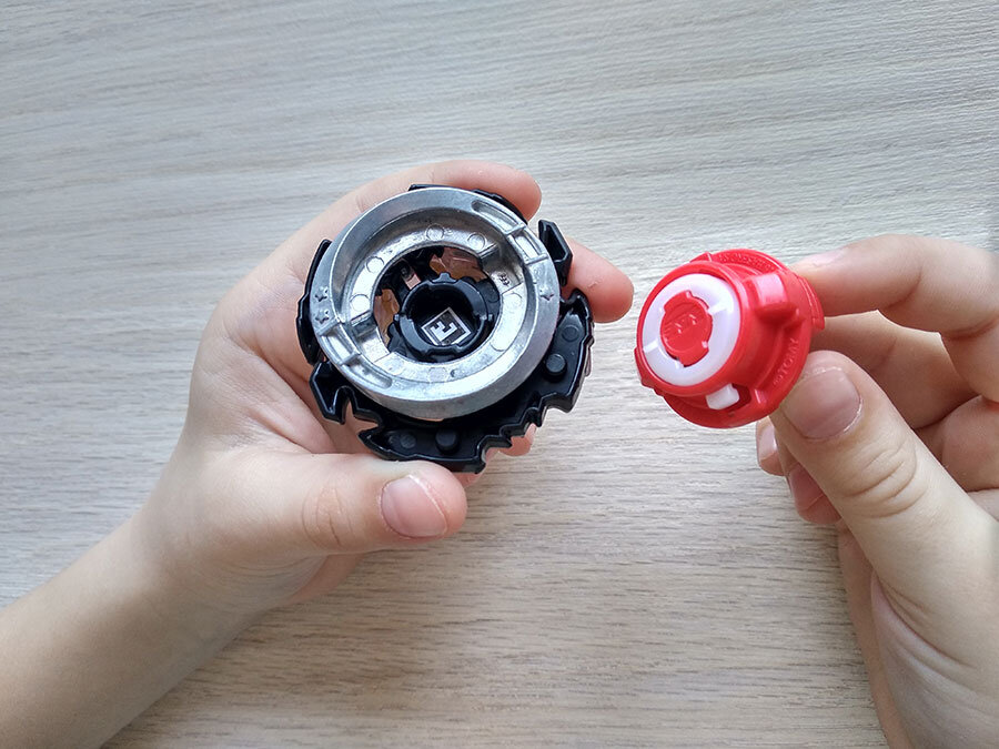 BEYBLADE Бей блейд с металлическим диском и пусковой рукояткой, БейБлэйд Волтраек B-104