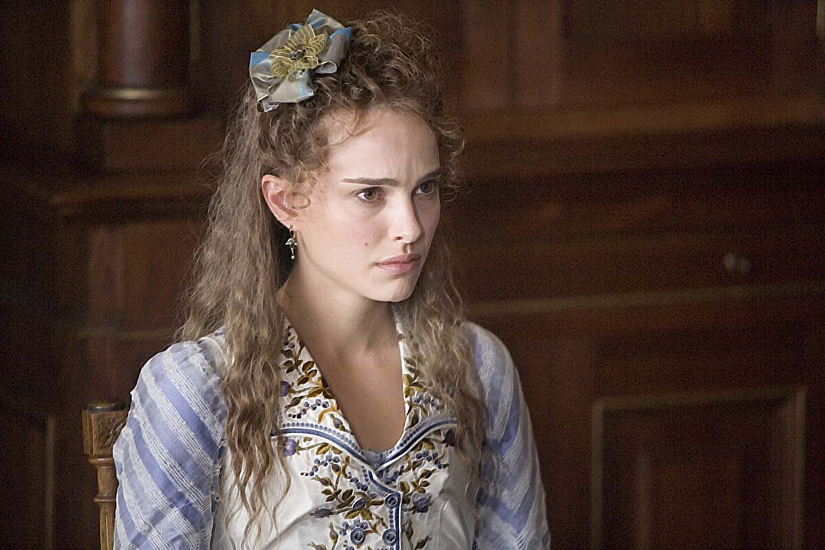 Инес — дочь богатого купца Томазо Бельбатуа, на которую положил глаз 