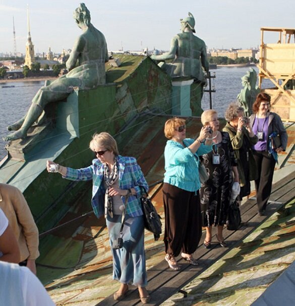 Власти Петербурга хотят запретить экскурсии по крышам домов | Эврика ...