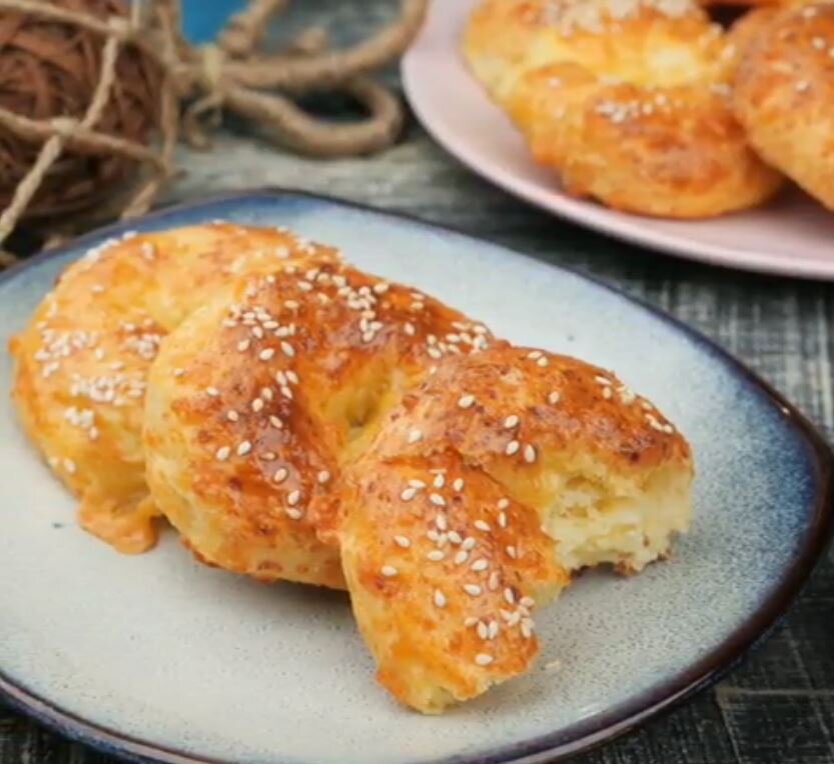 Всем привет привет! Попробуйте рецепт вкуснейших бубликов) Прекрасное сочетание творога и сыра, бублики мягкие и в тоже время с легкой корочкой. Всем очень нравятся!