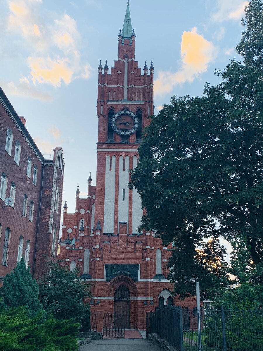 Вход в Концертный зал филармонии