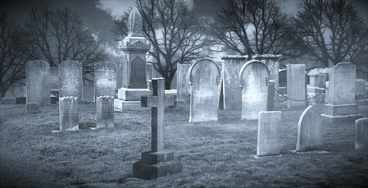 https://cdn.pixabay.com/photo/2015/10/15/18/55/cemetery-989920_1280.jpg