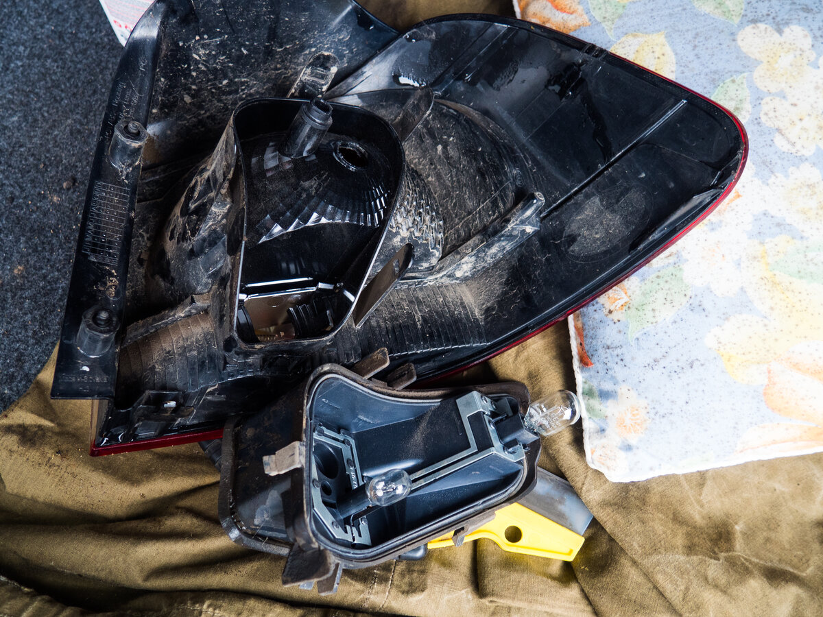 Замена лампы заднего стоп-сигнала на VW Golf 6 | Сергей Макаров | Дзен