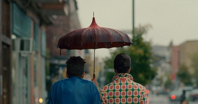 Осень, наверное, лучшая пора для проведения долгих вечеров за просмотром кино. С чашечкой чая или какао так приятно усесться перед экраном, на котором вот-вот развернутся события в фильме. Причем, лучше, чтобы это была лирическая мелодрама или романтическая история о любви как «Легенды осени» или «Осень в Нью-Йорке», например.  
Мачеха, 1998
США
В жизни десятилетней Анны и шестилетнего Бена появилась Изабель, любимая женщина их разведенного отца. Она делает все возможное, чтобы завоевать любовь чужих детей. Но Джеки, их родная мать, использует весь свой авторитет и влияние, чтобы этого не допустить. Когда хочется посмотреть что-то доброе и светлое и в тоже время очень трогательное и грустное, такие фильмы, как «Мачеха», идеально подойдут для просмотра. Здесь нет нет ничего лишнего, а осень и музыка прекрасно поддерживают атмосферу разворачивающегося сюжета.