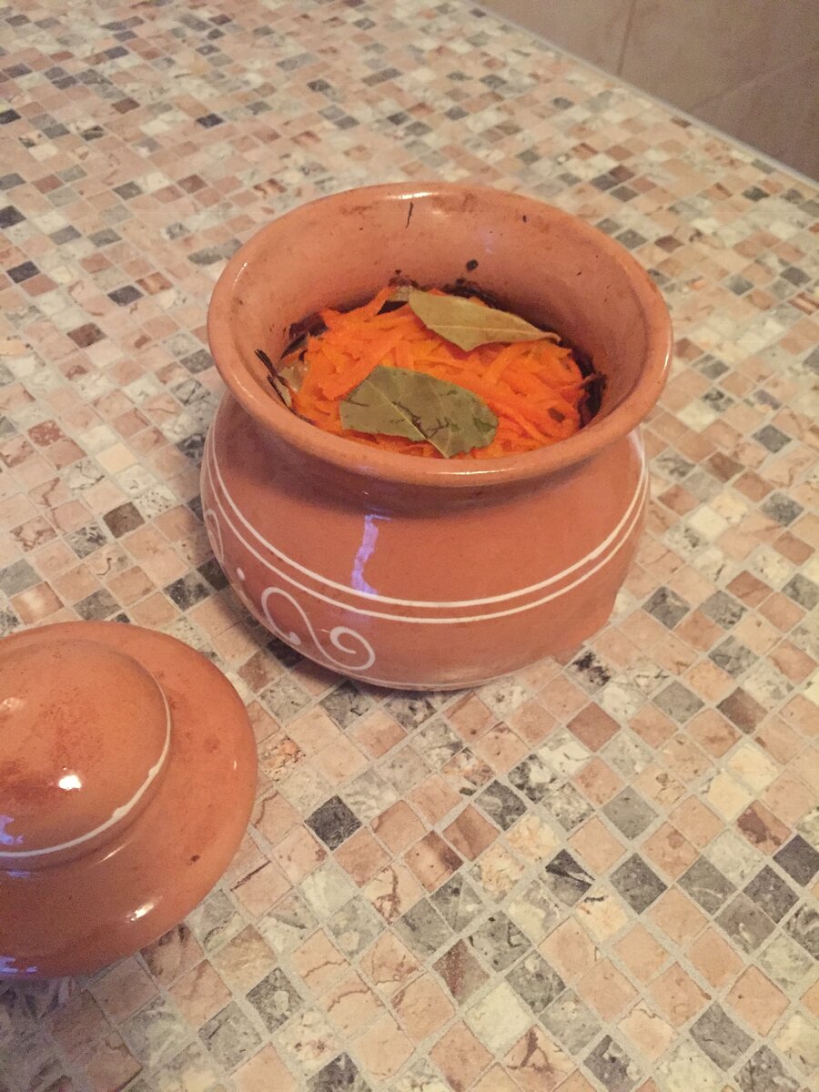 Скумбрия с картошкой в горшочке. 