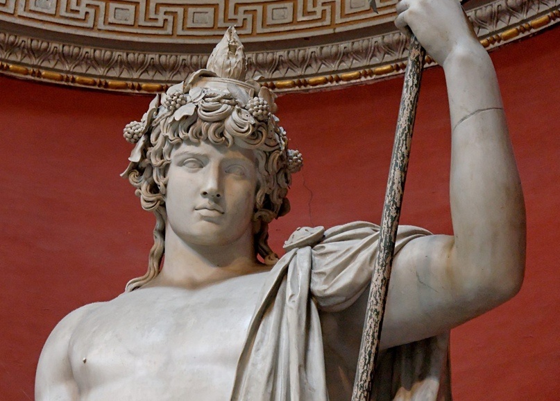 Колоссальная статуя Антиноя в образе Диониса-Осириса