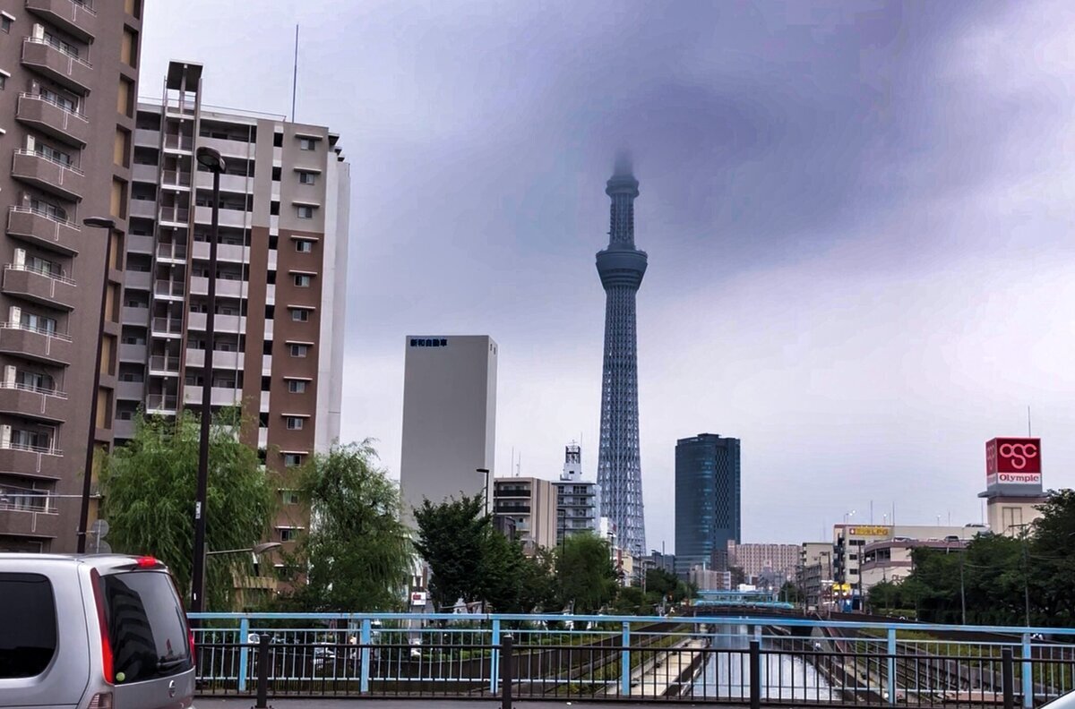 Верхушку Skytree мне так и не удалось увидеть 