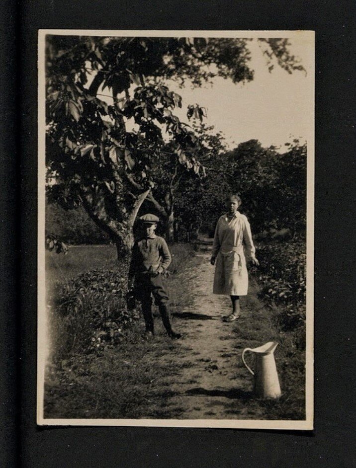 Фотография. Куликовская О. А. (урожденная Великая княжна Романова) с сыном Гурием в августе 1930 г. Дания 
