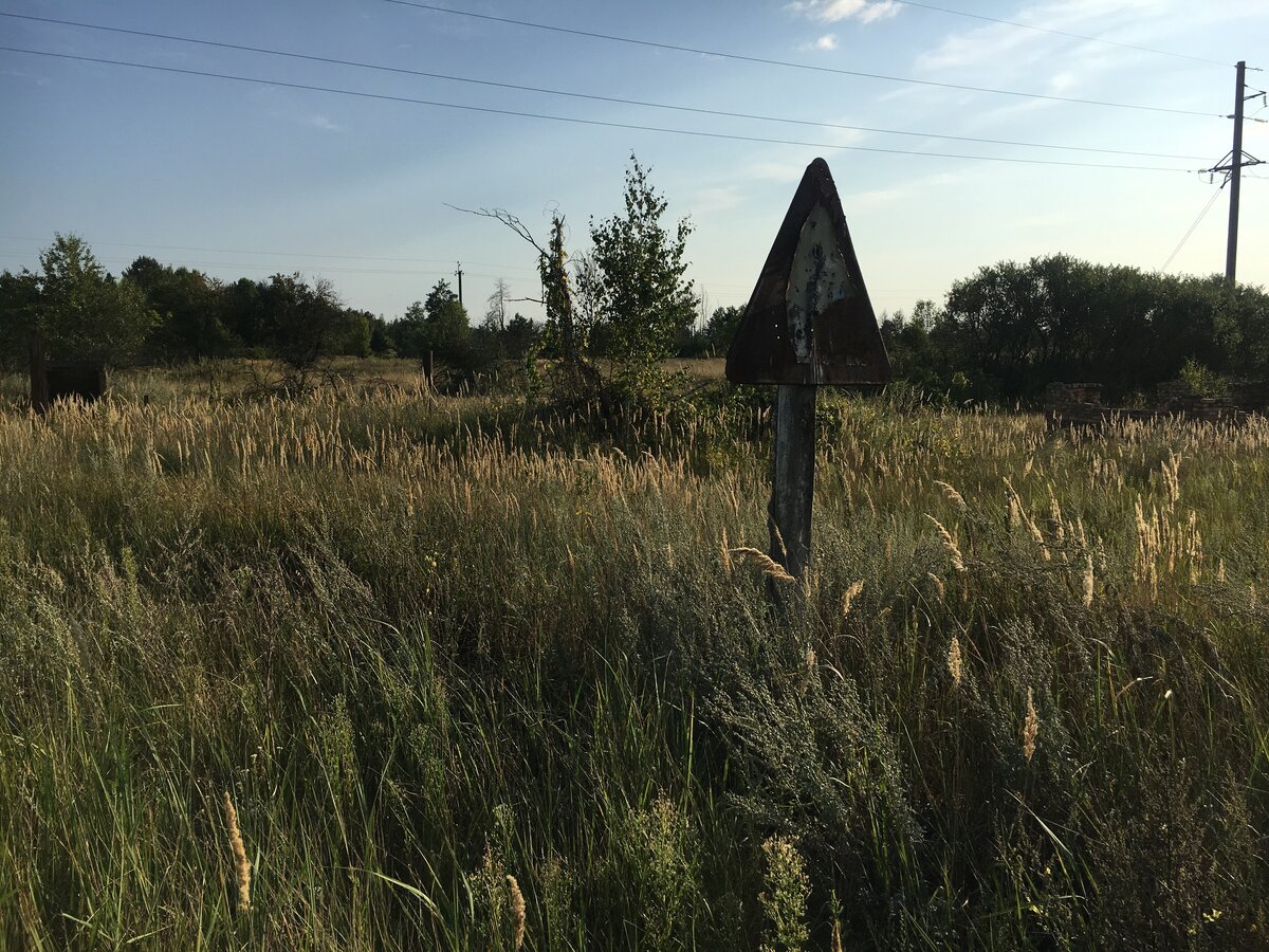 Сгоревшее село в Чернобыле - Стечанка. Почему сегодня горят радиоактивные дома?