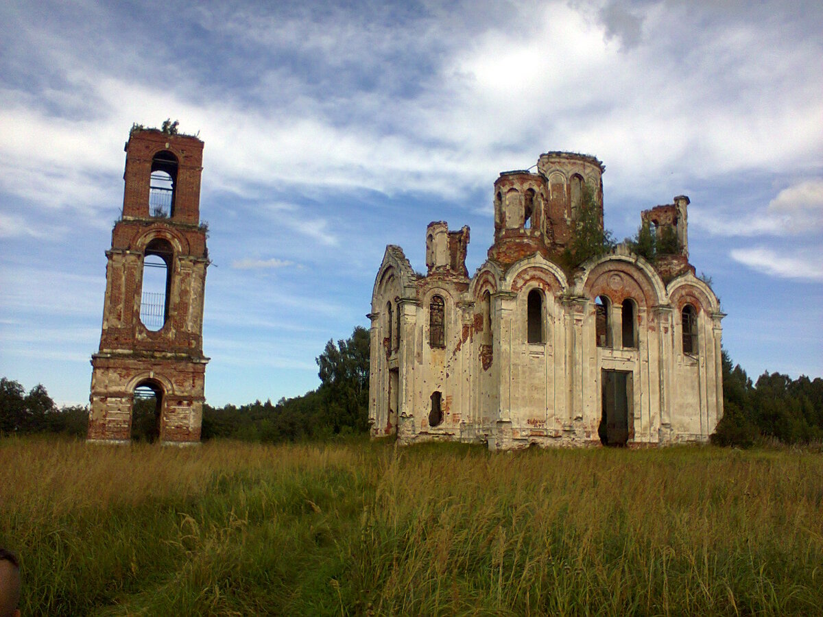 Церковь во имя иконы Божией Матери "Всех Скорбящих Радость", построена в конце 19 - начале 20 веков. Ржевский район, близ деревни Клешнево