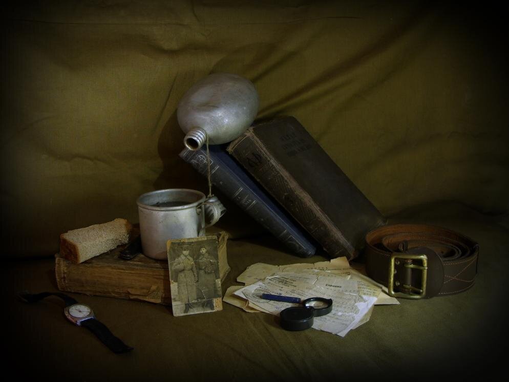 тематический натюрморт. потеря вещей. предметы для натюрморта. лофт. старинные предметы.