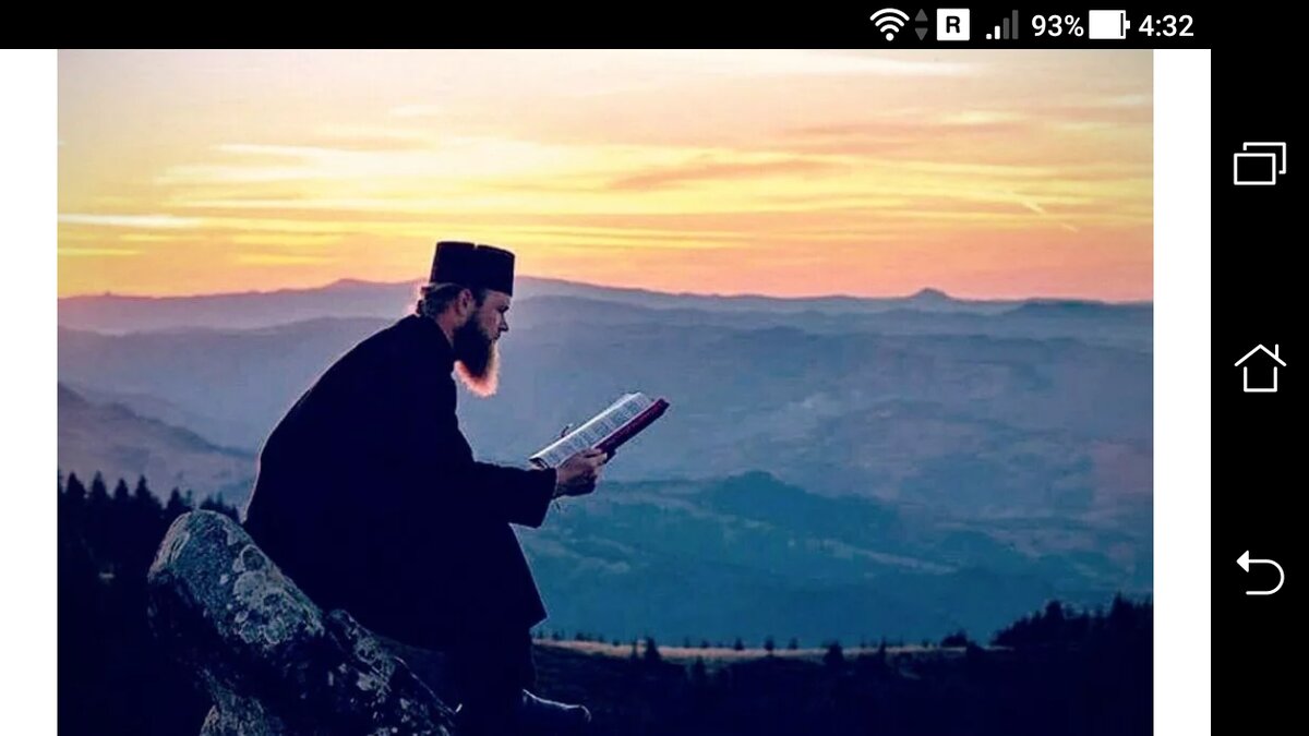 фото Сидя молиться и как читать правило, стоя с прямой спиной