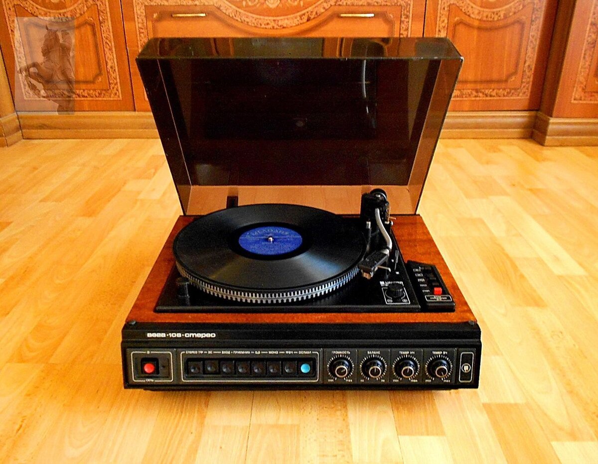 Вот точно такой же дожидался моего возвращения из армии с 1985-го по 1987-й. Фото из открытых источников.