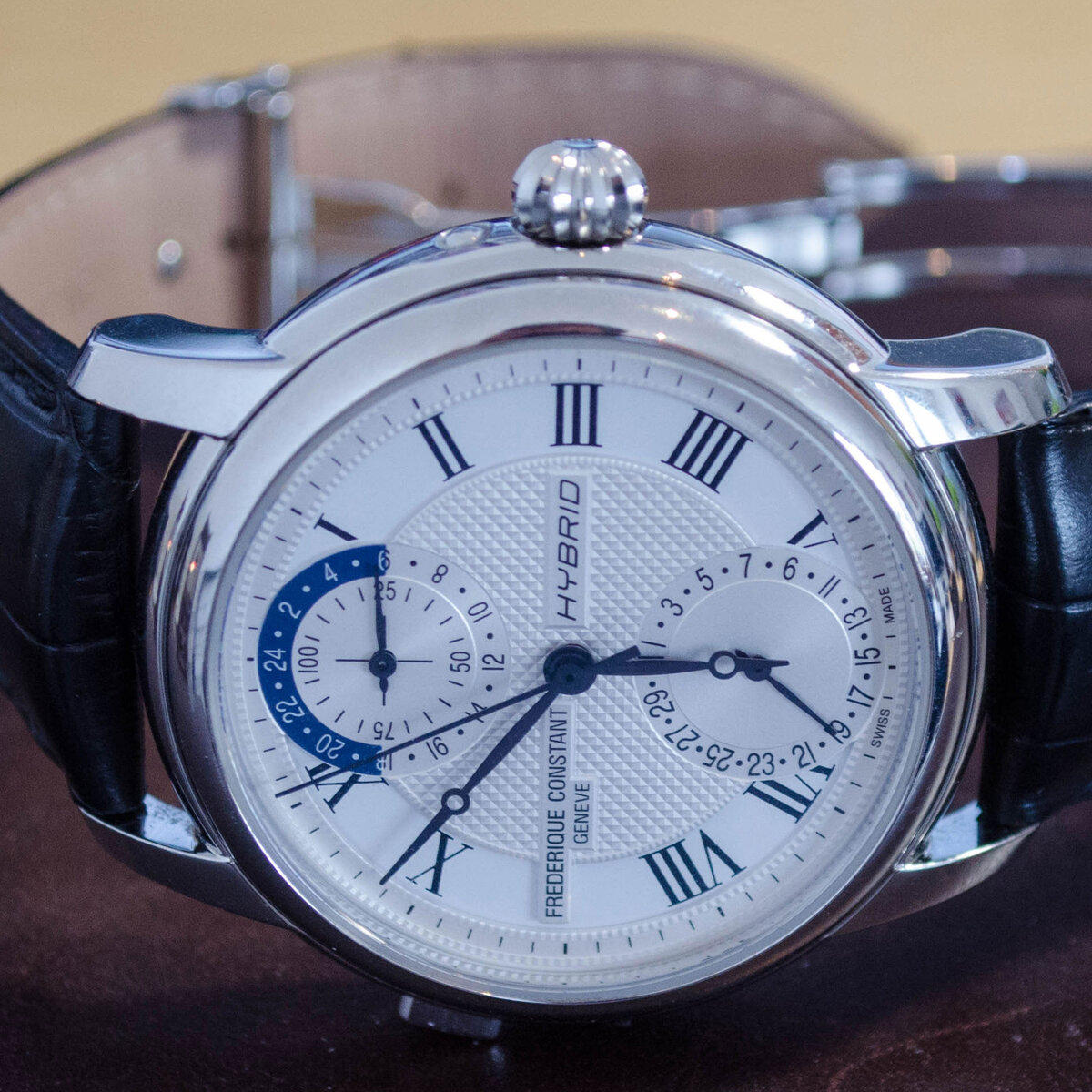 Гибридные часы Frederique Constant