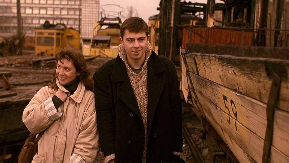 Серо-мрачный пейзаж - неотъемлемая часть антуража в фильме; с тех пор в провинции мало что изменилось. Фото:  https://oouagoiwoye.edu.ng/pass/index.php?q=Mfv0Kfa6bO93J3KSM2BSL3lRMpzVbZd1b21BngBFb3lRngzFK3wRaNm1zjeQzu8%3D 