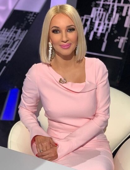 Лера Кудрявцева - радио- и телеведущая.