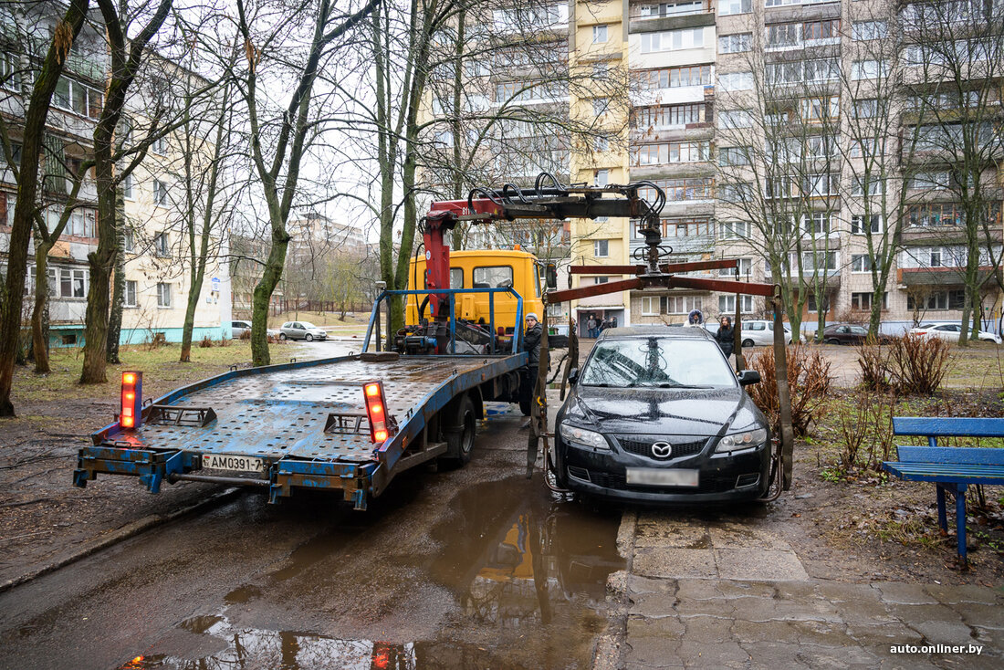 Паркуй, не паркуй, всё равно получишь штраф. В собственном дворе нельзя ставить  машину. | ВЫБЕРУ.РУ | Дзен