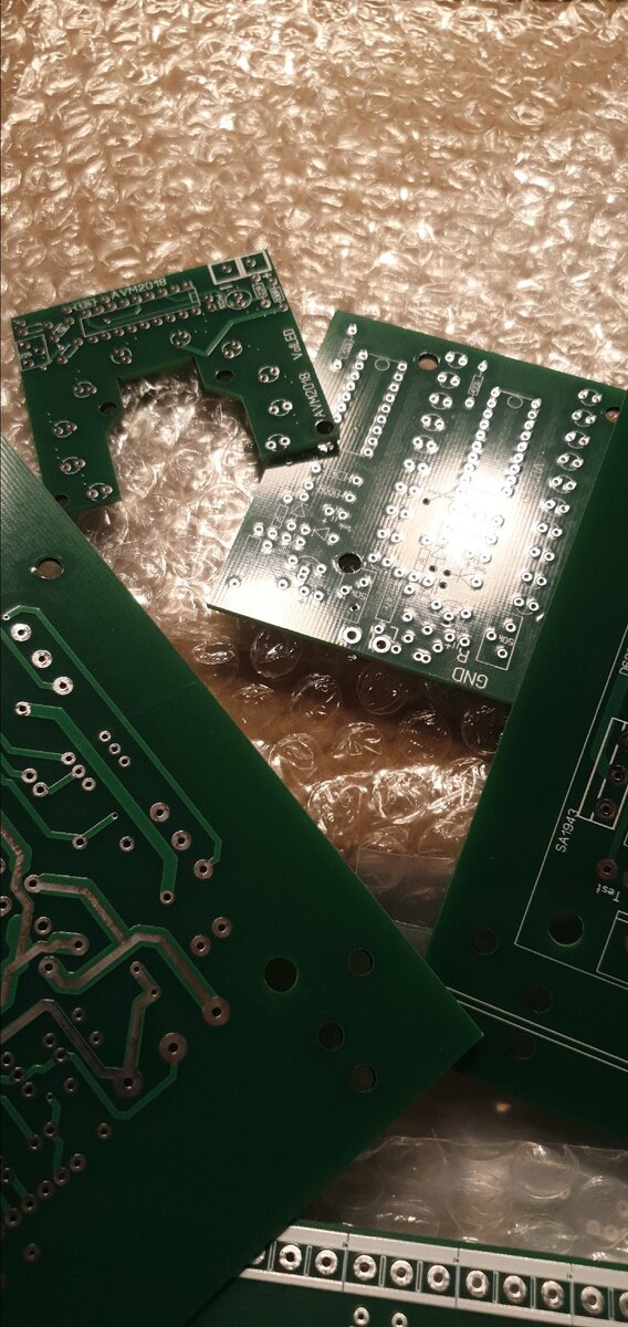 Такой вот пришёл подбор новых изготовленных печатных плат.