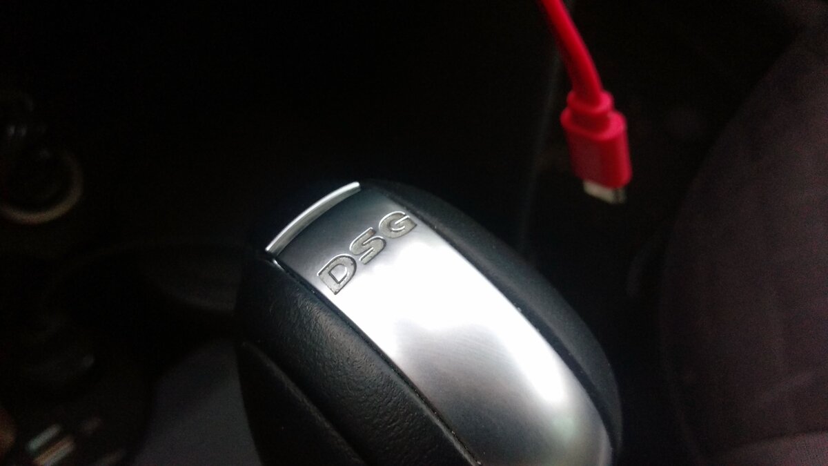 Трансмиссия: 7 ступенчатая DSG - очень хорошо работает в отличии от АКПП Aisin